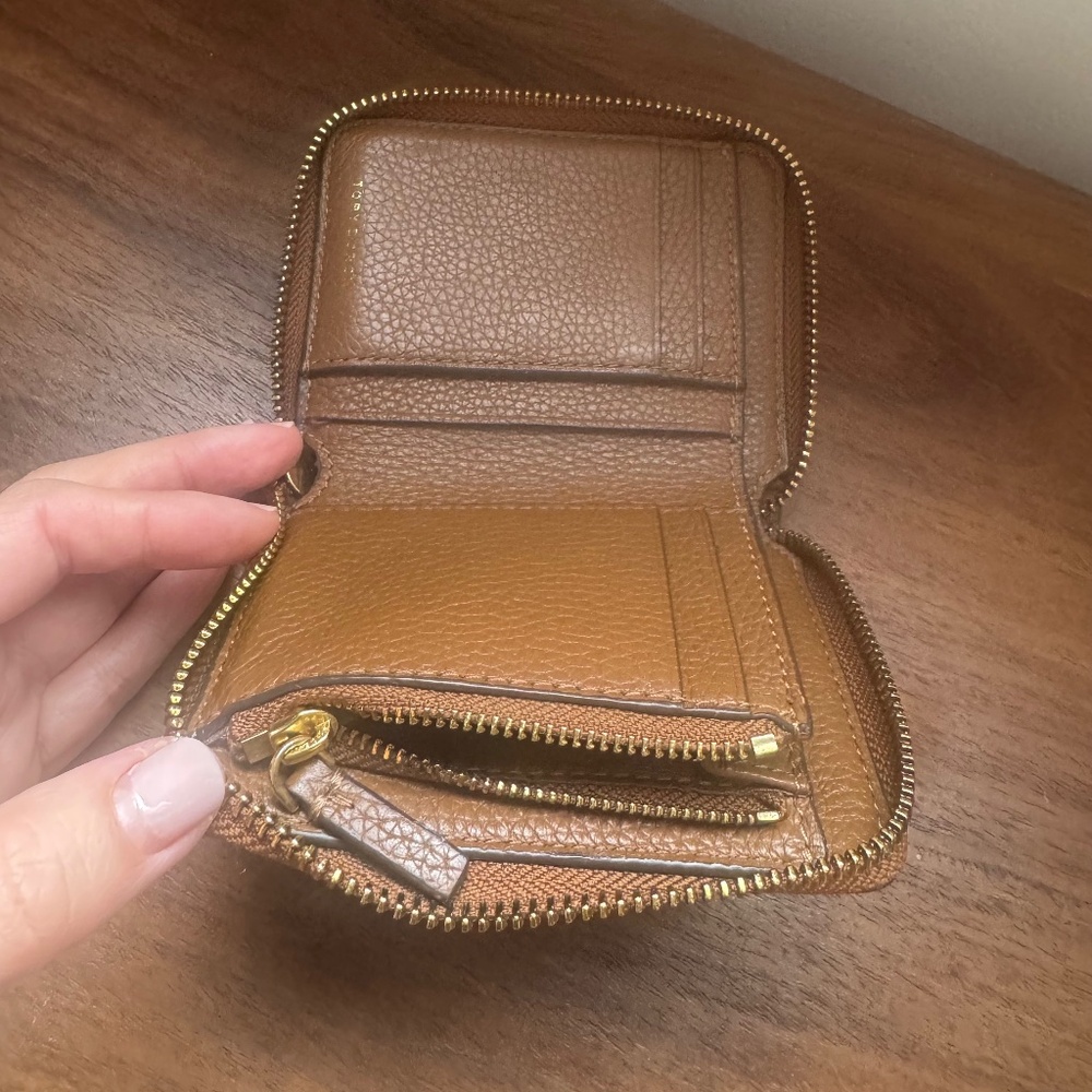 Tory Burch Thea Bi-fold Pebble leather Wallet, camel color - Picture 8 of 8